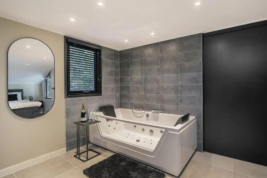 Relaxed Luxe "Boszichthuisje" Met Jacuzzi Bospark Ijsselheide Hattemerbroek Εξωτερικό φωτογραφία